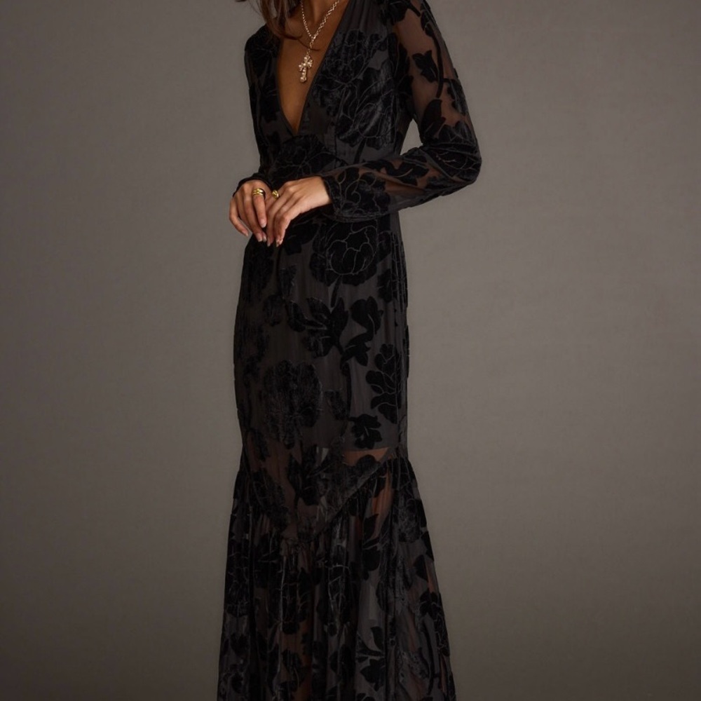 Elegant Black Velvet Floral Maxi Dress